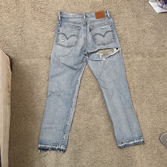 Size 26 Levi jeans, light blue faded - Picture 2 of 2